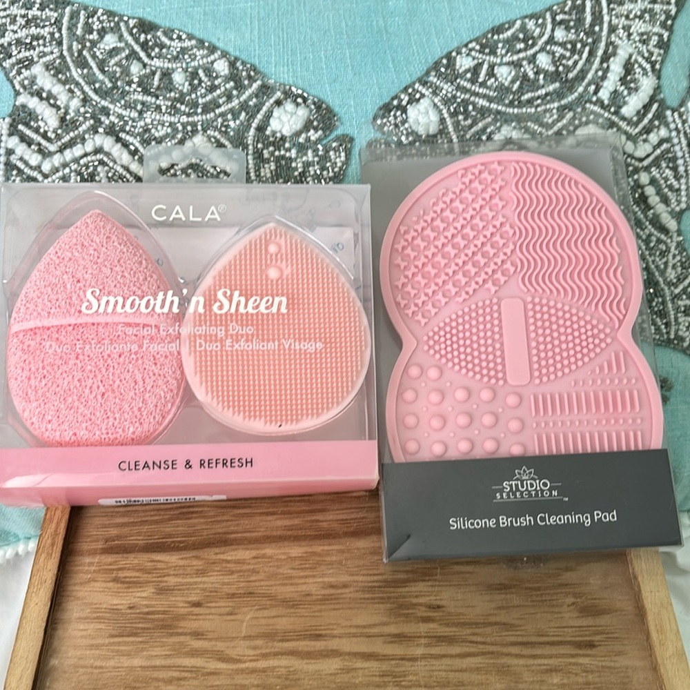 Make up Brush cleaning pad and facial exfoliating duo